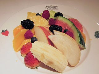 ８種類以上のフルーツサラダ