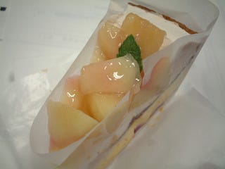 桃とチーズのタルト