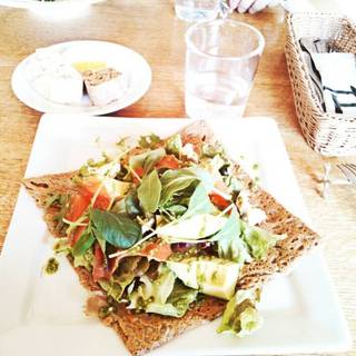 海老とアボカドのガレット