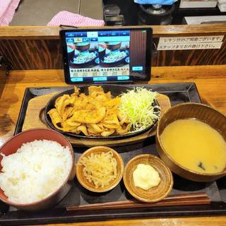 豚生姜焼き定食　肉大盛