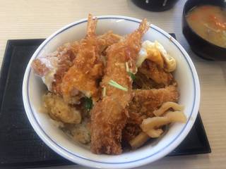 海老・ヒレ・メンチカツ丼　たまごとじ