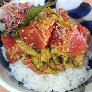 まぐろ漬け丼