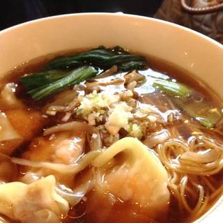 雲呑湯麺　ワンタン入りスープ麺