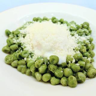 柔らか青豆とペコリーノチーズの温サラダ