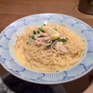 蒸し鶏とグリーンアスパラのレモンクリームパスタ