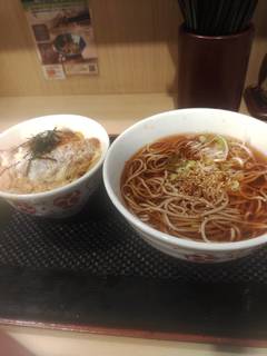 小カツ丼と温かいそばのセット