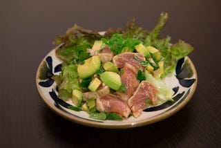 マグロとアボカドのモリンガでサラダ