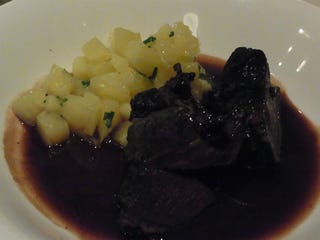 牛頬肉の赤ワイン煮