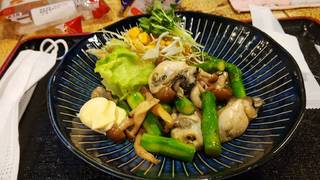 カキとアスパラとしめじのバター炒め