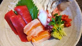 お造りの盛り合わせ