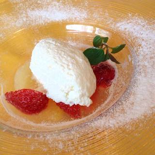 柑橘フルーツのマチェドニアとリコッターチーズのムース