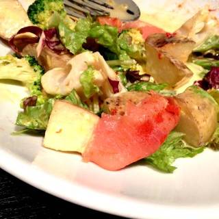 スモークサーモンのサラダ　ニョニャマヨネーズソース