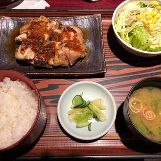 鶏ももの炭火焼き定食