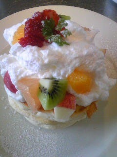 季節のフルーツのパンケーキ