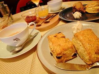 Adustam's スコーン & トップアップティーセット