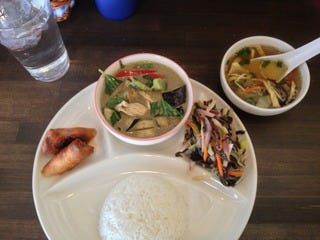 Ｂ　グリーンカレー　　レッドカレー　　マッサマンカレー