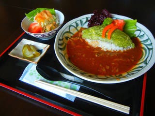 緑のオムのせハヤシ