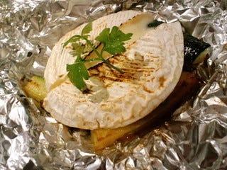 サザエとズッキーニのカマンベール焼き