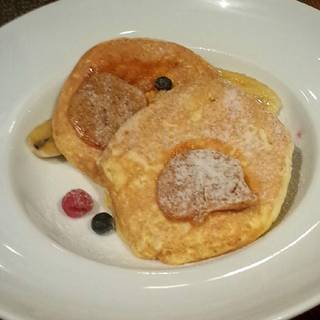 リコッタチーズのパンケーキ　バナナ添え