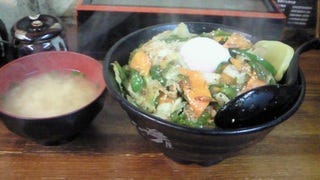 ピーカラ丼