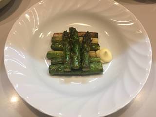 グリーンアスパラのバター炒め