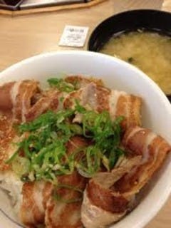 塩豚カルビ丼