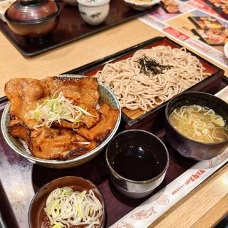 北海道ぶた丼・北海道そばセット