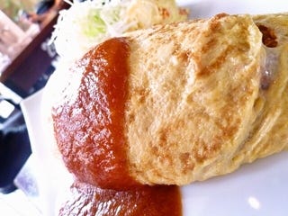 タコと特製ソースのオムライス