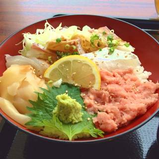 真鯛とネギトロの胡麻ダレ丼
