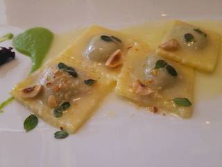 鴨のラヴィオリ　ブッロ　エ　マジョラーナ