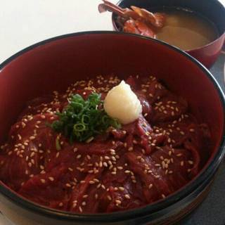 馬刺し丼