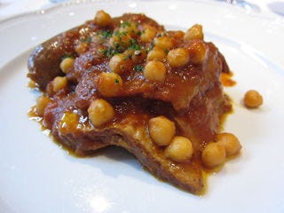 仔羊のスペアリブとソーセージ