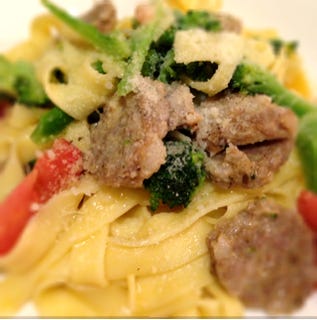 自家製チョリソーとフルーツトマトのタリアテッレ