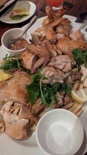 ハーブ香るローストチキンとフライドポテトの盛り合わせ