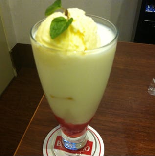 イチゴミルクフロート