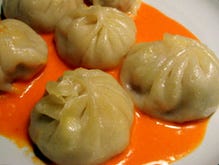 蒸し餃子のモモ