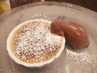 ピスタチオのクレームブリュレ　濃厚なチョコレートのソルベ添え