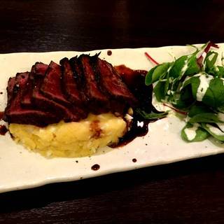 ローストビーフのハッシュドポテト添え