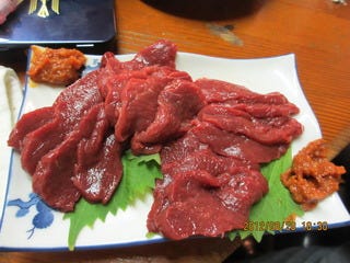 会津産の赤身の馬刺し