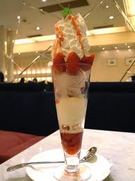 苺のパフェ