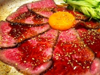 あぶり肉のユッケ