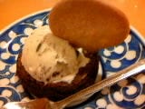 半熟チョコケーキクッキー＆クリームアイス添え
