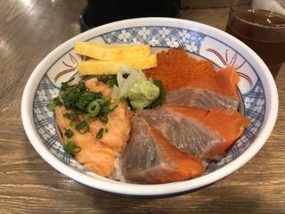 サーモン３色丼