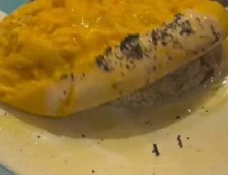 トリュフチーズソースのオムライス