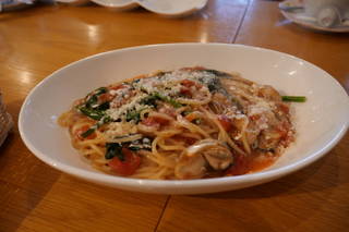 牡蠣とトマトソースのパスタ