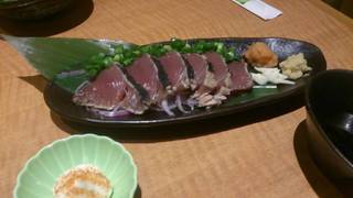 藁焼き鰹のタタキ