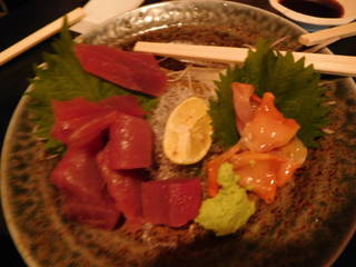 鮪の切り落とし、　赤貝