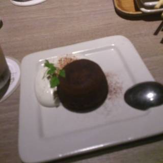 フォンダンショコラ　バニラアイス添え