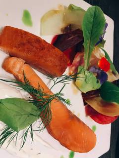 自家製厚切りスモークサーモン　旬野菜　アネットクリーム