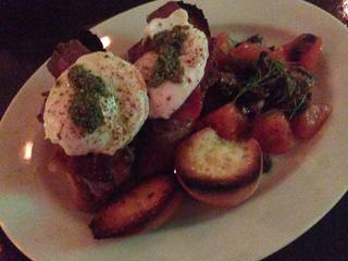 ロ－ストビ－フとポ－チドエッグ